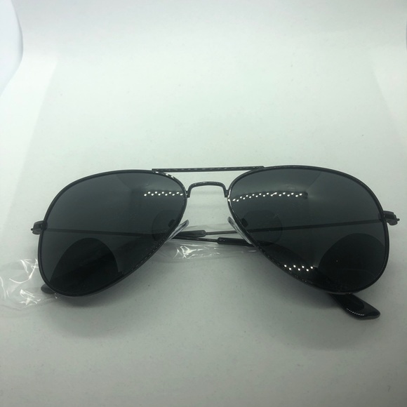 Black Unisex Polarized Metal Aviator Sunglasses - Picture 3 of 5